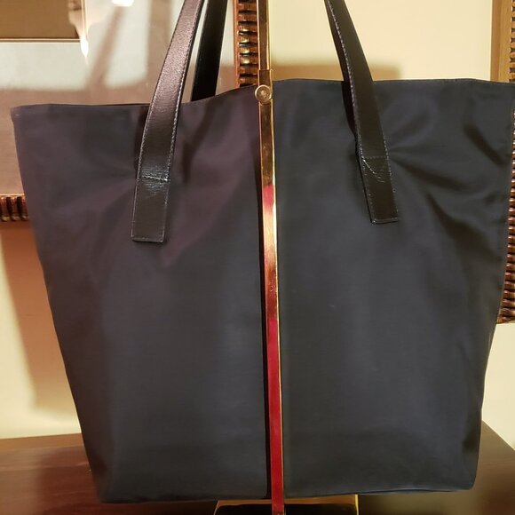 Fendi Leather trim/Handle Bag, Black Nylon Gold-Tone Hardware Tote Bag - Picture 2 of 13